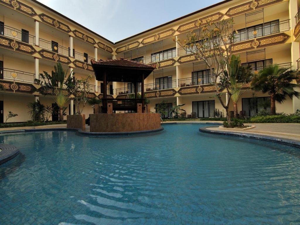 Yusro Hotel Restaurant & Convention Jombang Exterior photo