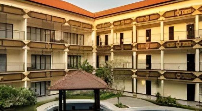 Yusro Hotel Restaurant & Convention Jombang Exterior photo