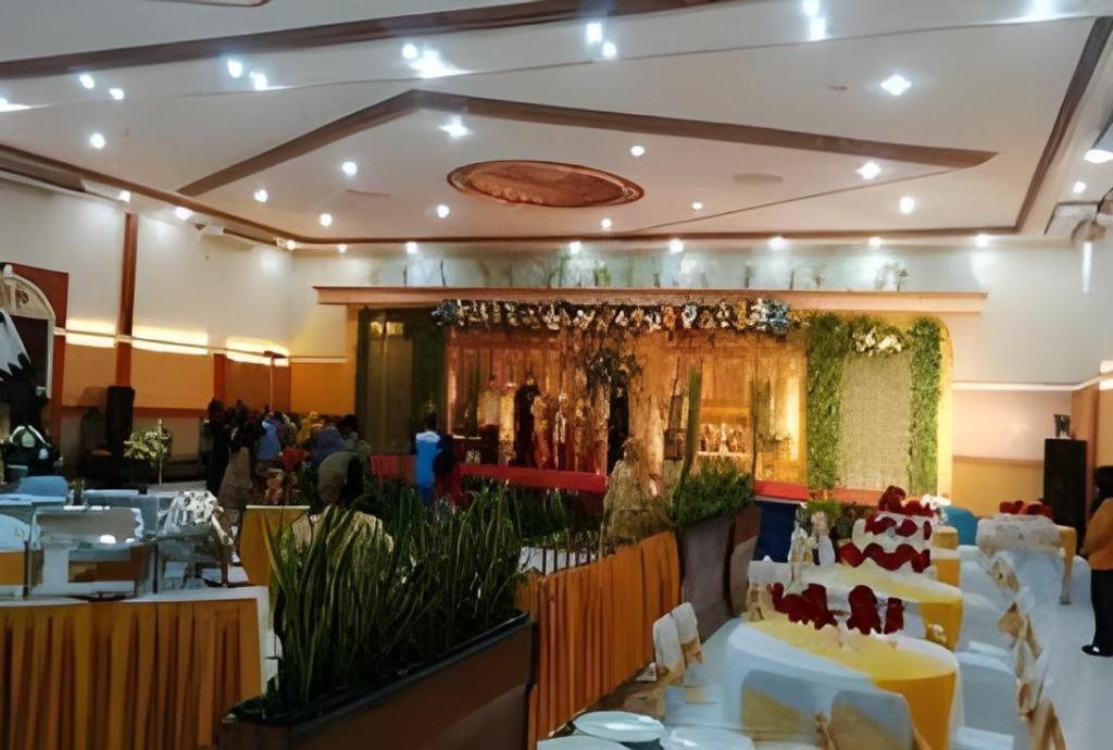 Yusro Hotel Restaurant & Convention Jombang Exterior photo