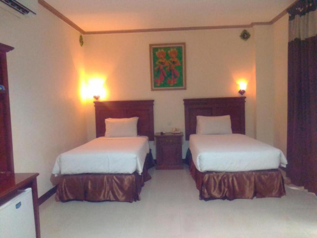 Yusro Hotel Restaurant & Convention Jombang Exterior photo