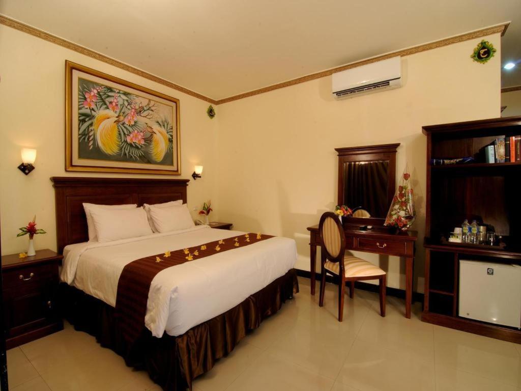 Yusro Hotel Restaurant & Convention Jombang Exterior photo