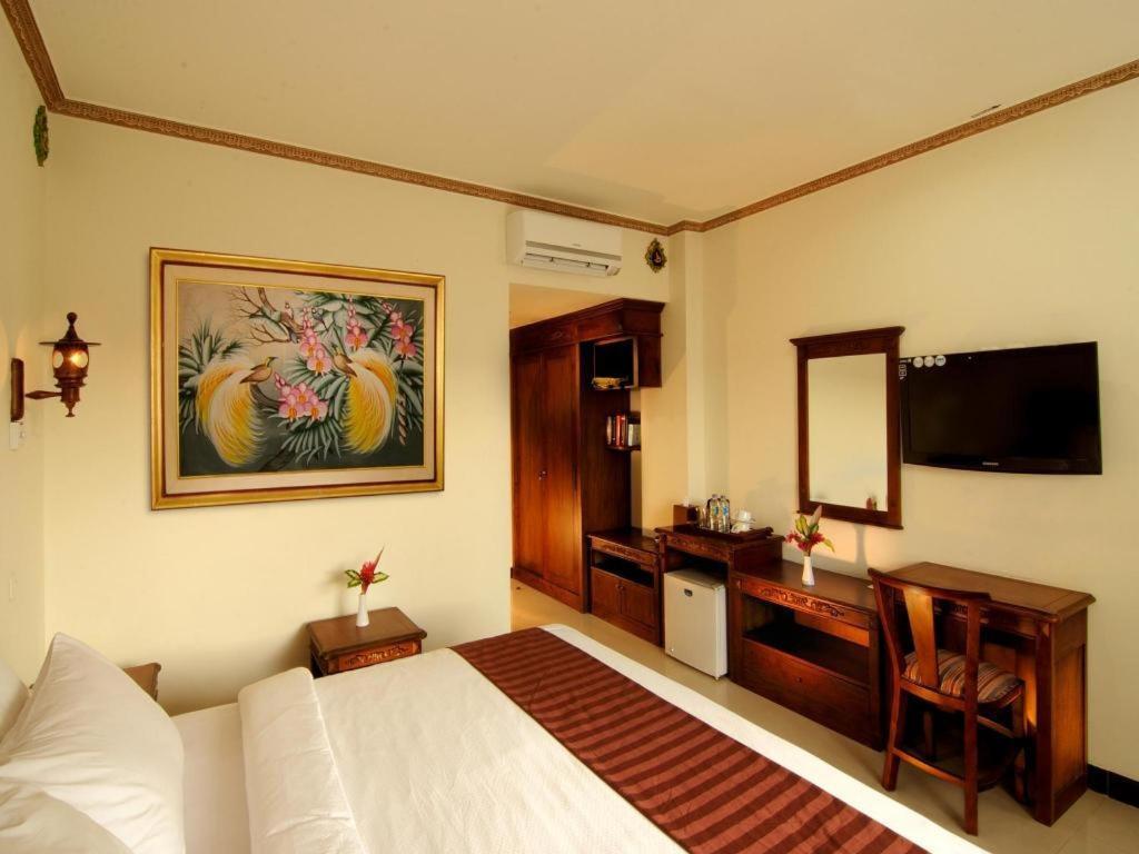 Yusro Hotel Restaurant & Convention Jombang Exterior photo